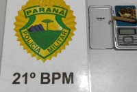 Homem é flagrado com maconha em praça pública