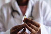 SUS oferece vacina e tratamento contra hepatites virais