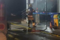Princípio de incêndio em conveniência de posto mobiliza bombeiros no centro