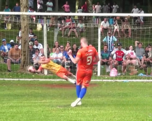 Goleiro Cleber brilha, e Cruzeiro Mate Amargo vence nos pênaltis Nossa Senhora de Fátima e é hexacampeão