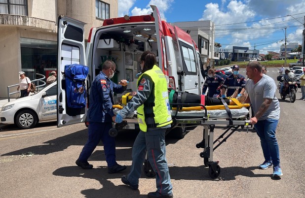 Motociclista fica ferida em acidente de trânsito na rua Rio Grande do Sul