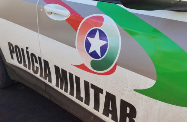 Foragido por roubo é preso durante patrulhamento