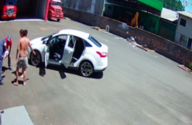 Bombeiros salvam bebê de 9 dias engasgado com leite materno