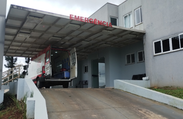 Mulher de 42 anos é agredida e ferida por arma branca