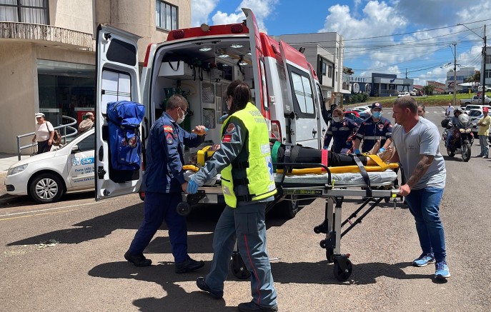 Motociclista fica ferida em acidente de trânsito na rua Rio Grande do Sul