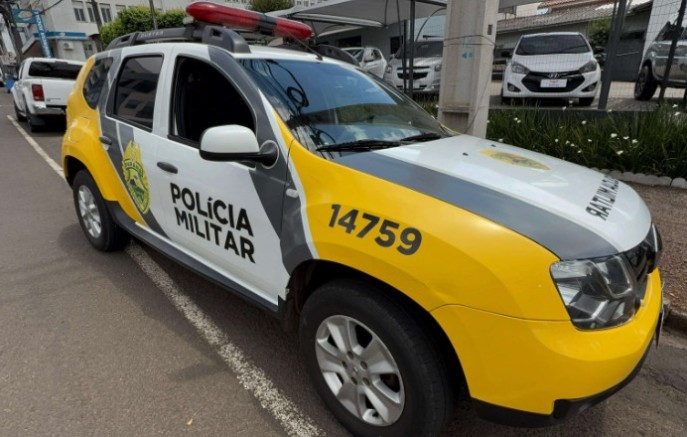 Homem é preso após agredir o pai e ameaçar policiais com faca