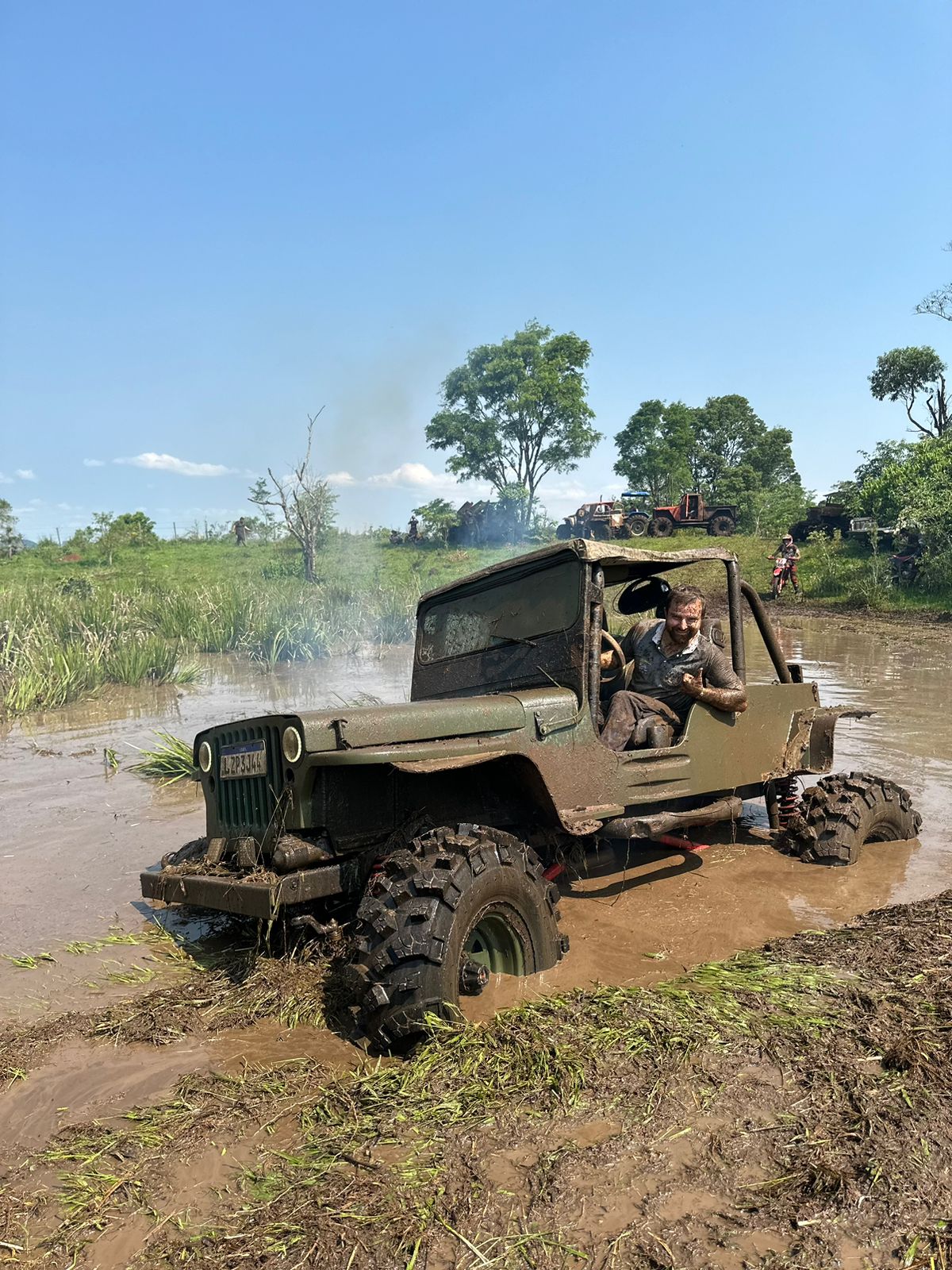 Adrenalina e perrengues selam amizades com um bocado de lama na Trilha de  Jipes