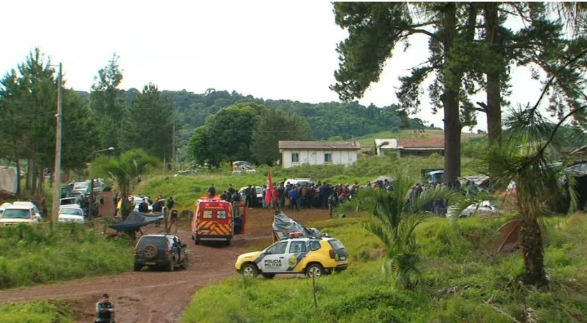 Polícia faz operação em acampamento do MST um dia após bloqueio de rodovia no PR; 98 agentes participam da ação