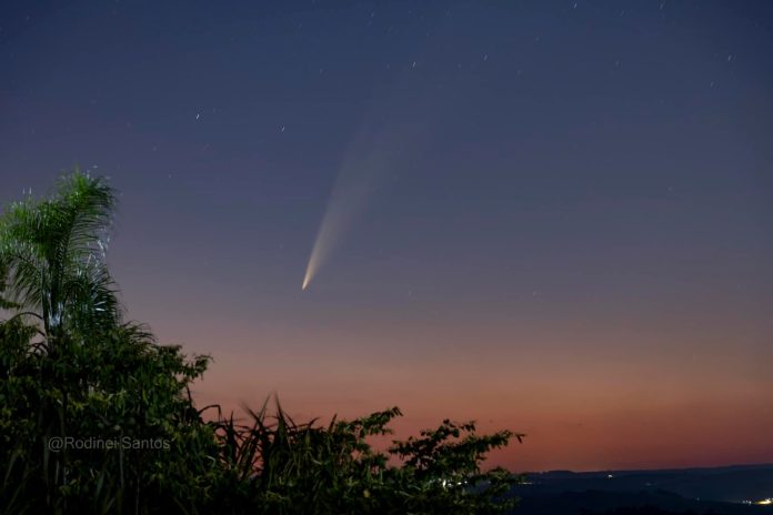Fotógrafo registra imagem de cometa C/2024