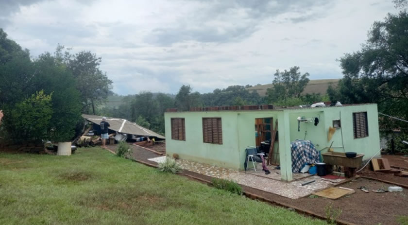 Vendaval causa estragos em Itapiranga