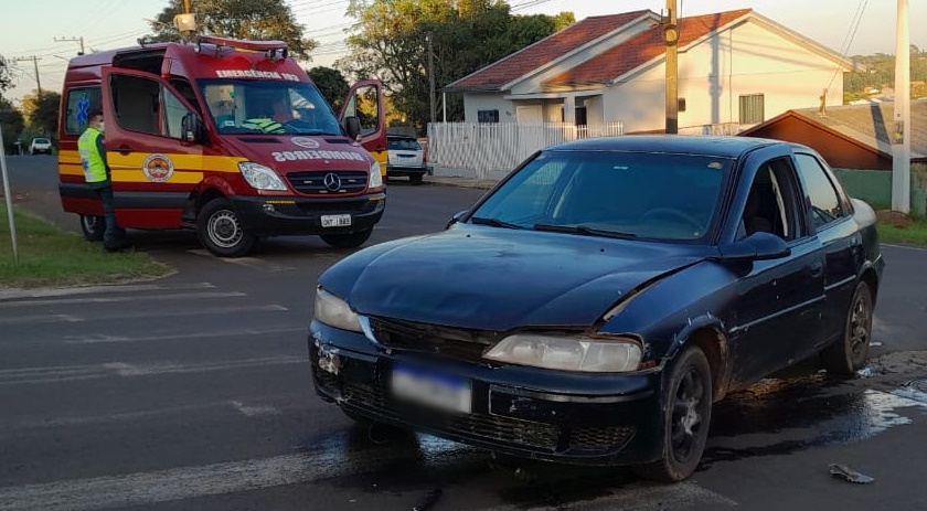 Colisão entre dois automóveis é registrada no Bairro Salete