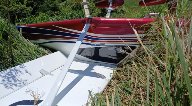 Avião faz pouso de emergência em plantação no interior de Iraceminha após pane no motor