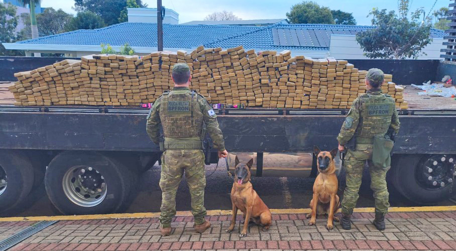BPFRON e Polícia Federal apreendem 550 quilos de maconha e causam prejuízo de R$ 2 milhões ao crime