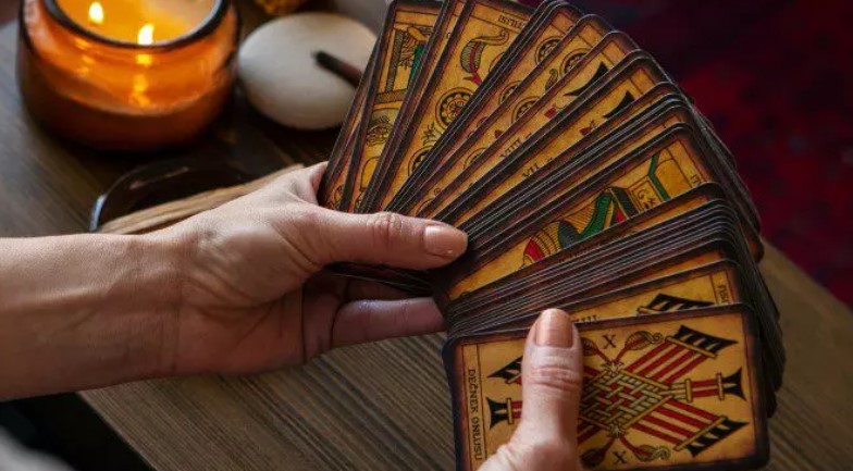 Veja qual o arcano do Tarot do seu signo do zodíaco e o significado