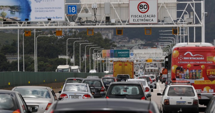 Projeto prevê que multas por câmeras tenham foto da infração anexada