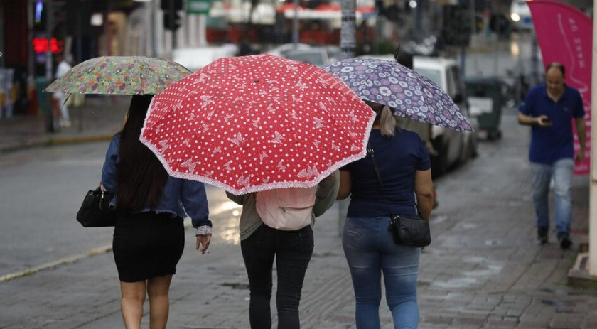 Semana começa com chuva em Santa Catarina