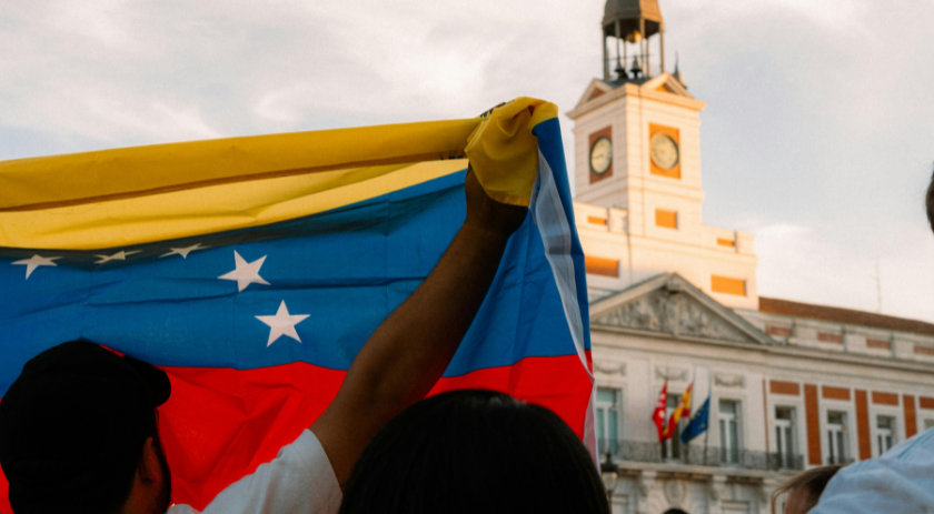 Maduro anuncia mobilização de 4,5 milhões de milicianos contra 'ameaças' dos EUA