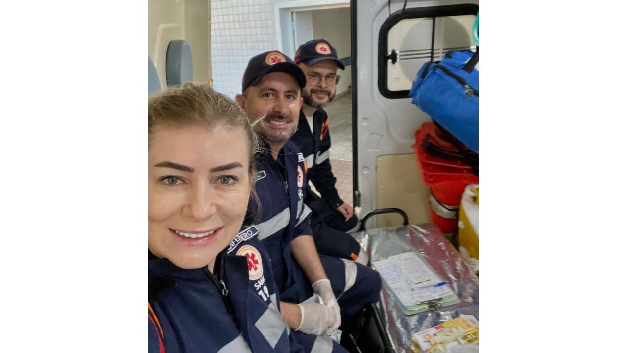 Bebê nasce dentro de ambulância do SAMU durante transferência