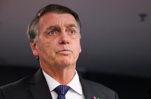 Alexandre de Moraes determina prisão domiciliar de Jair Bolsonaro