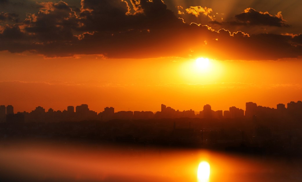 Verão começa neste domingo e terá muito calor e chuvas irregulares no Paraná