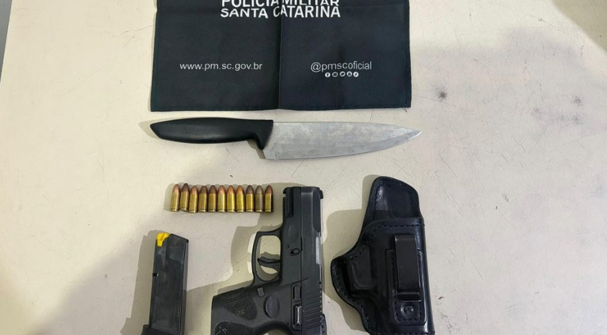 Homem é preso por tentativa de feminicídio e porte ilegal de arma