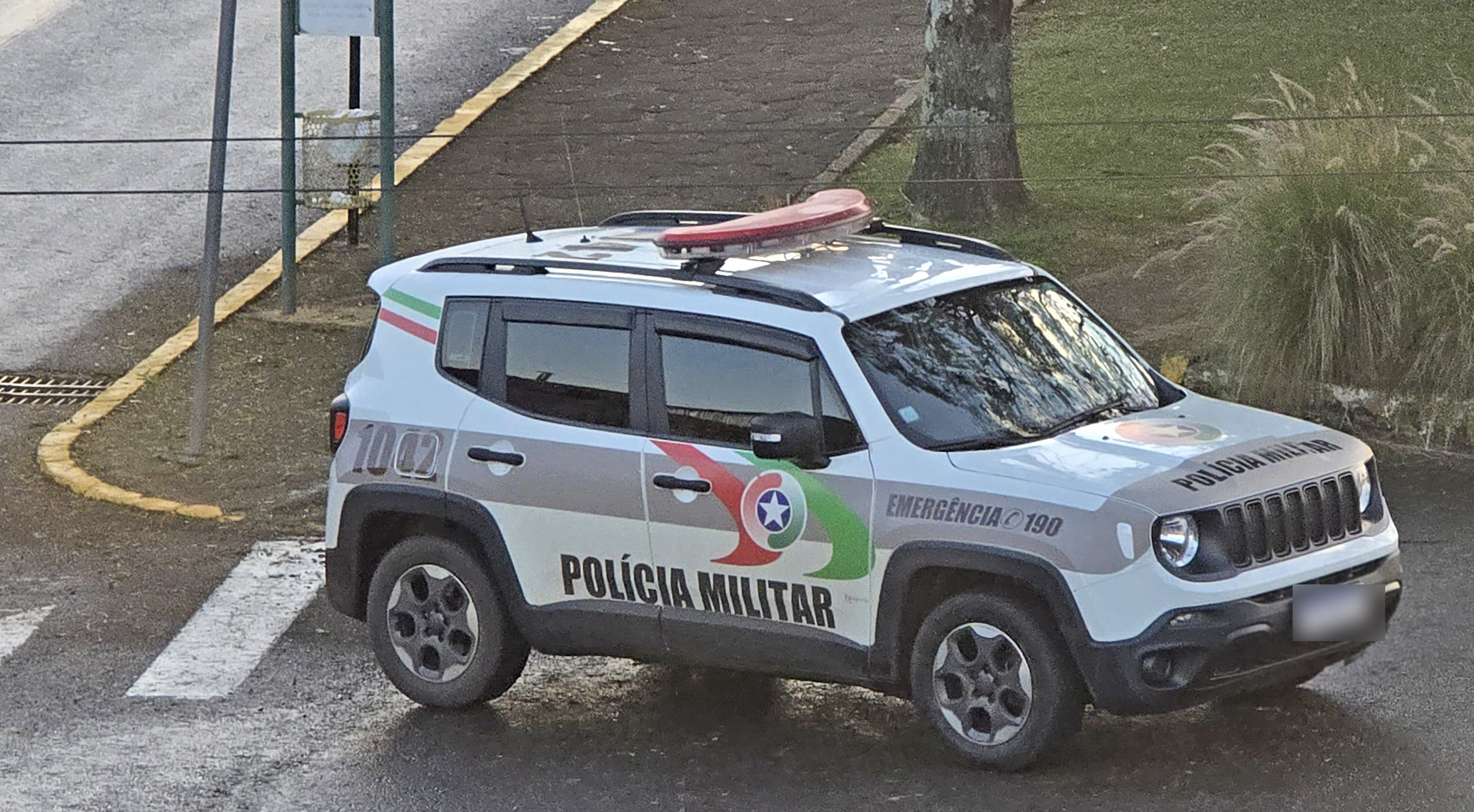 Taxista tem carro furtado durante corrida