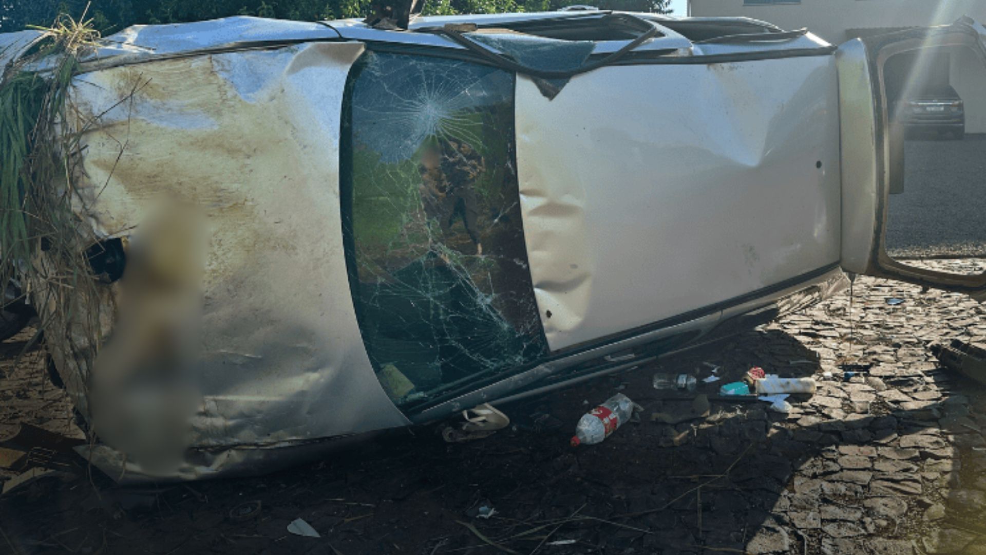 Saída de pista seguida de capotamento deixa homem ferido na BR-163