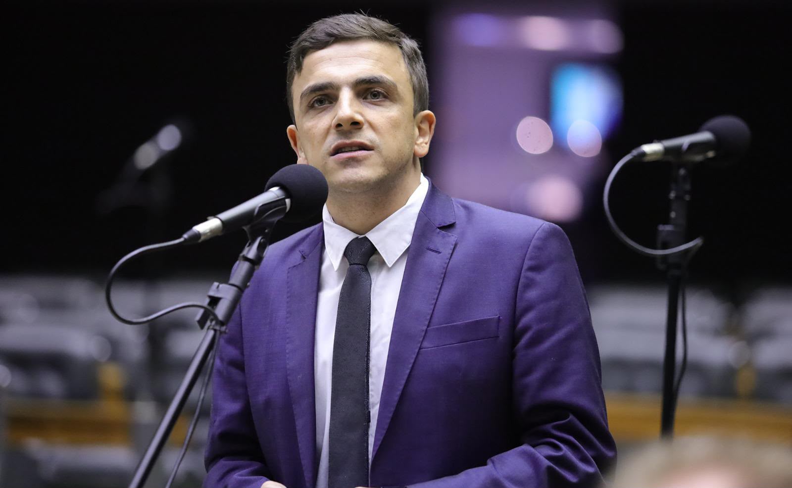 Deputado federal Aliel Machado participa de simpósio e debate regulação dos mercados digitais