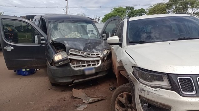 Homem sofre ferimentos em colisão entre dois veículos na BR-280