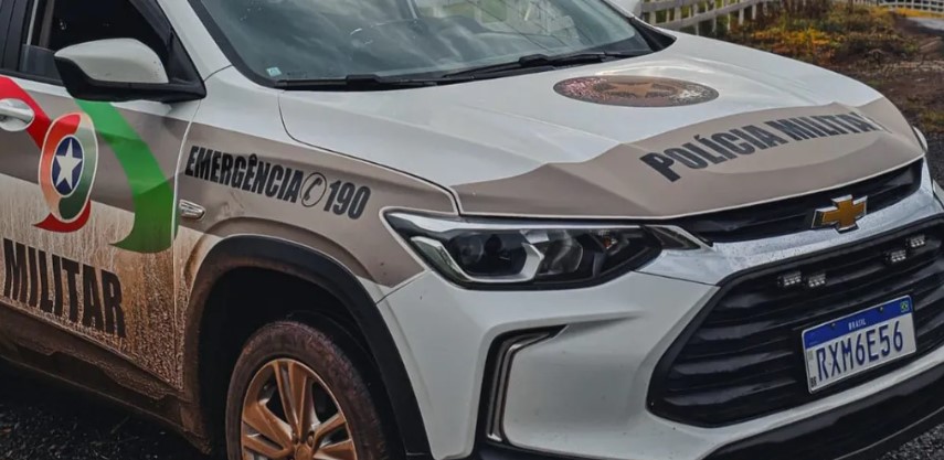 Condutor foge da PM e abandona carro com débito