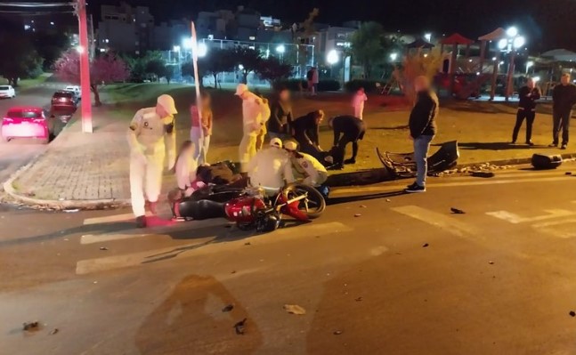 Dois feridos em acidente entre automóvel e motocicleta