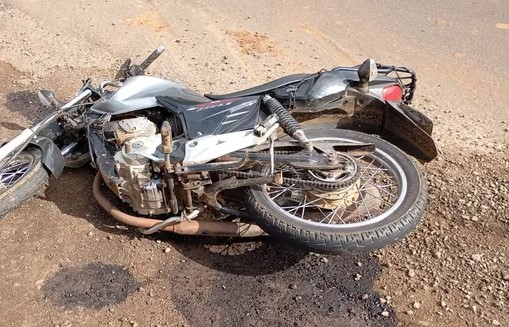 Motociclista fica ferido em colisão traseira com carro na BR 158