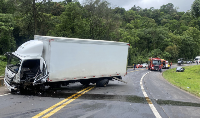 Vítima de colisão frontal na BR-282 é socorrida por helicóptero do SAER/SAMU e levada a Chapecó