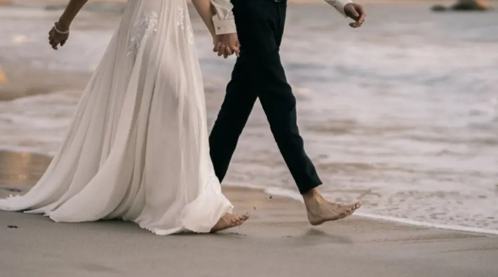 Ceriamonialista que sumiu com R$ 63 mil de casais dias antes do casamento é presa