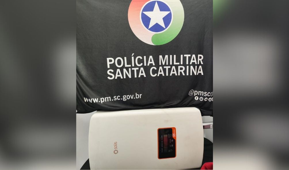 Homens são presos por furto de inversor de energia solar e fios