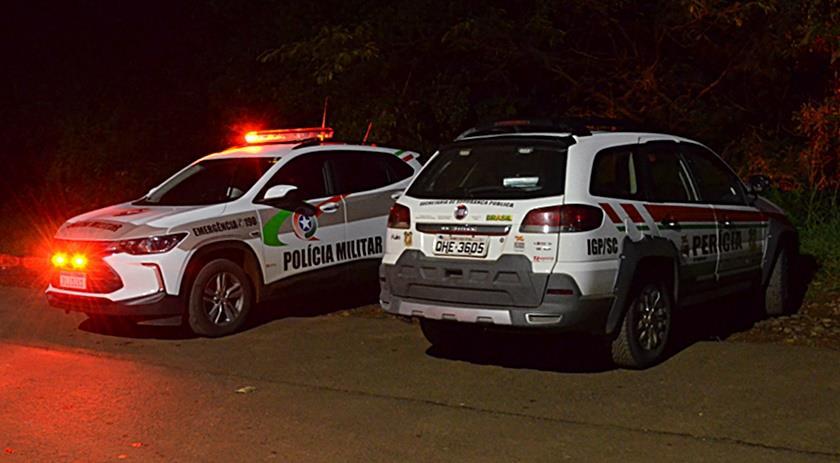 PM flagra situação de violência e encontra drogas em residência