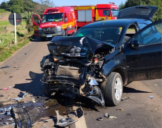 Colisão frontal deixa dois motoristas feridos na BR-158