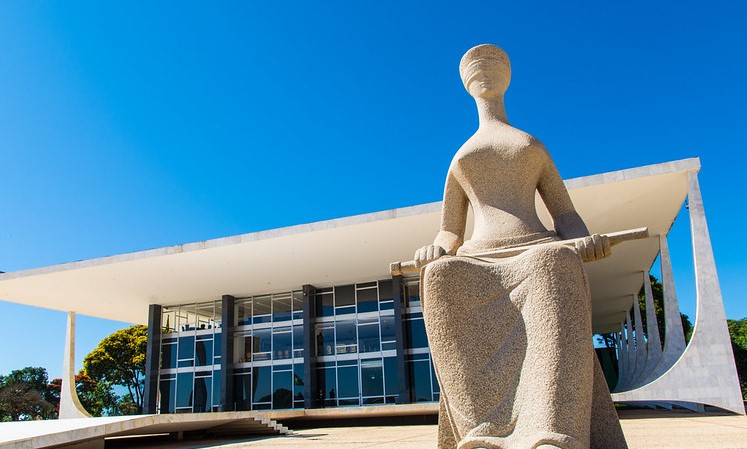 Crise institucional aumenta incerteza e impõe custos à economia brasileira, avalia Fecomércio