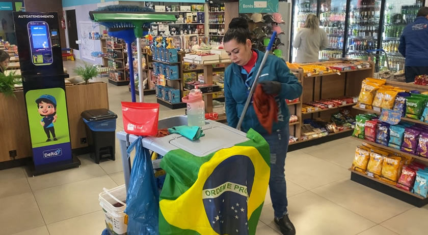 Em Francisco Beltrão, zeladora encontra cheque de R$36 mil e devolve para o dono