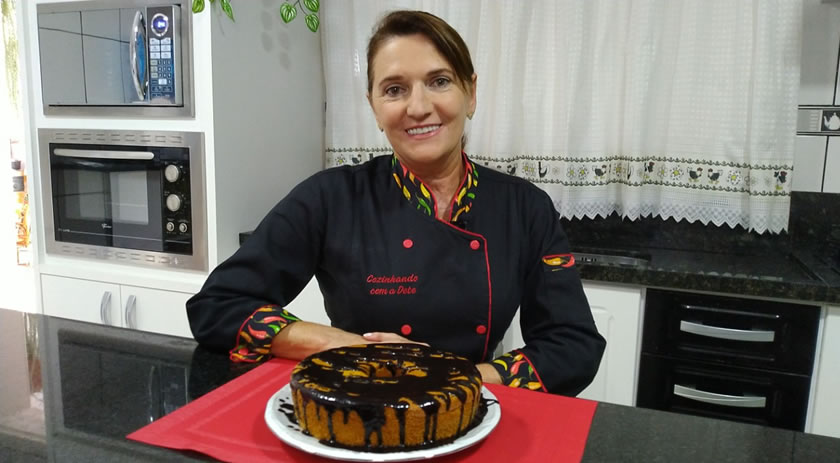 Aprenda a preparar um delicioso bolo de cenoura fit com farinha de aveia