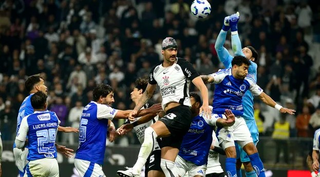 Corinthians e Cruzeiro empatam sem gols em volta de Cássio a Itaquera