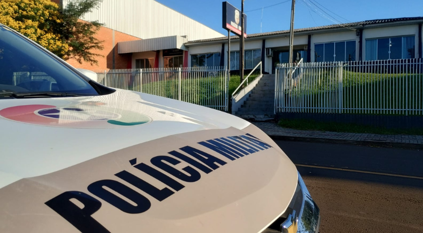 Mulher é agredida pelo companheiro com cadeirada no bairro Aeroporto