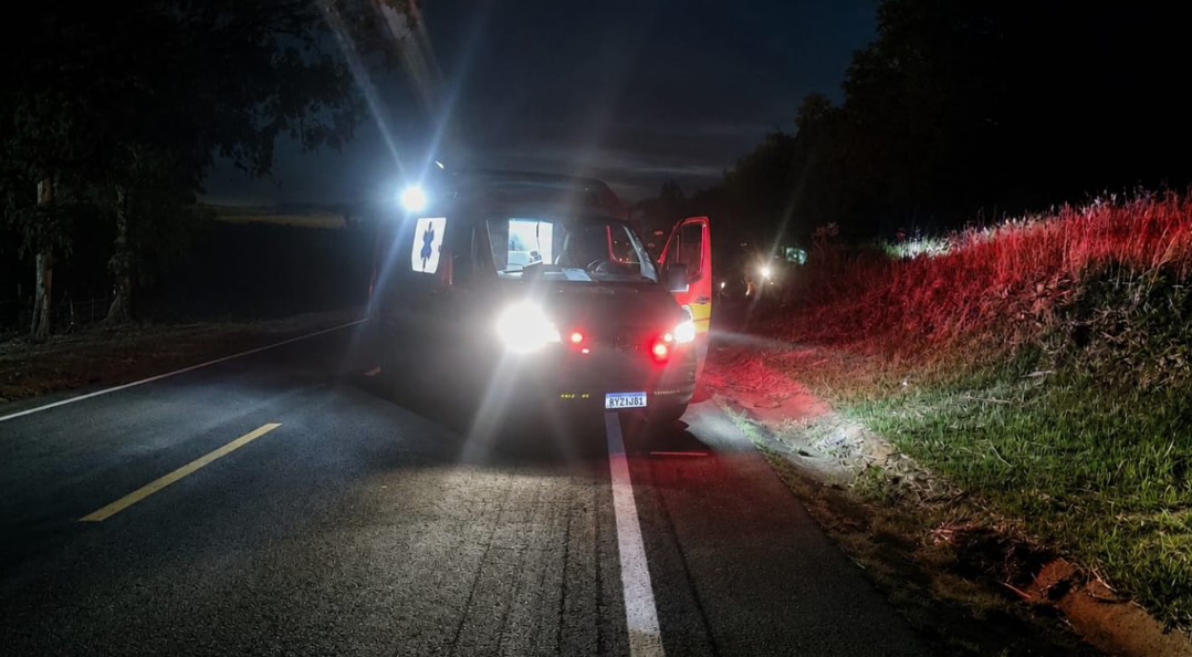 Mulher fica ferida após queda de moto na BR-280
