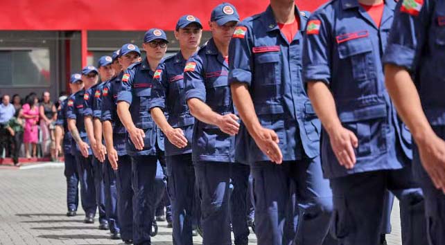 Bombeiros de SC abrem processo seletivo com salários de até R$ 19 mil