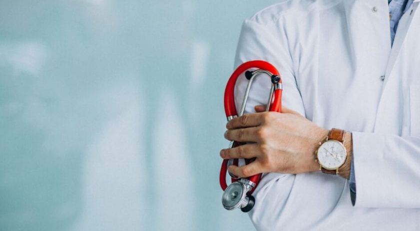 Médico que cobrou por serviço no SUS é condenado por morte de paciente