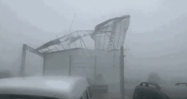 Ventos acima de 100 km/h provocam estragos no RS