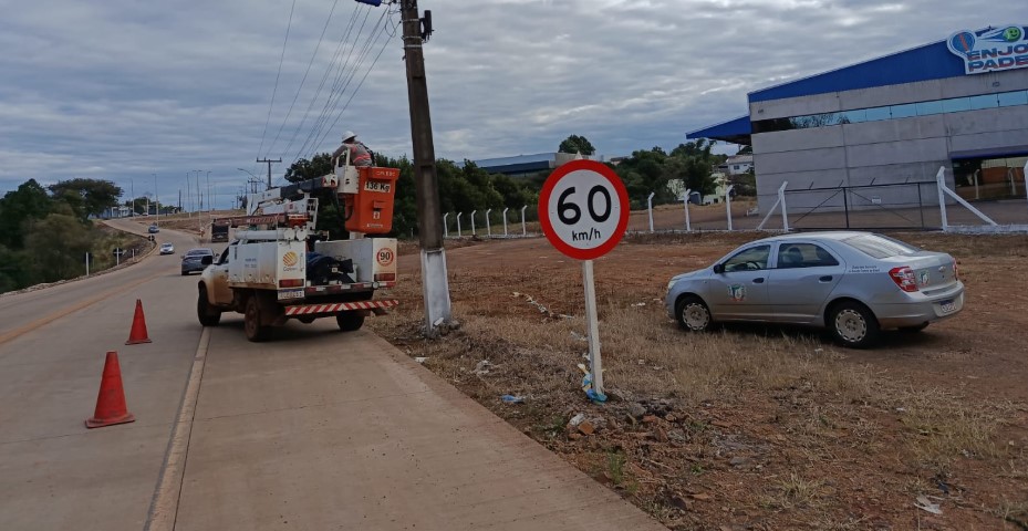 Secretaria de Planejamento com apoio da Celesc realizam manutenção na rede de iluminação pública
