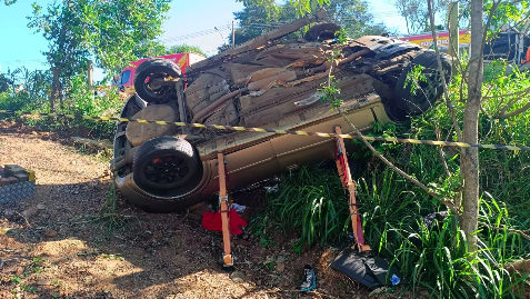 Colisão entre veículos deixa motoristas presos às ferragens em Chapecó