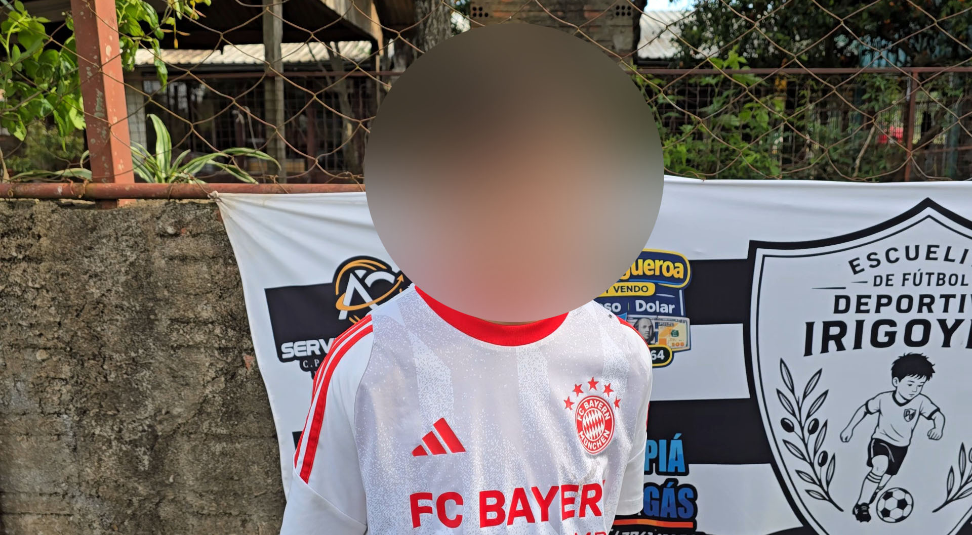 “Eu me arrependo”: criança que queimou bandeira do Brasil quebra o silêncio e pede desculpas