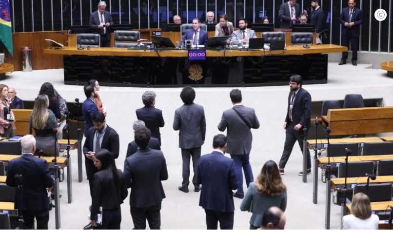 “Taxa das blusinhas”: Câmara aprova medida que permite zerar imposto sobre compras de até US$ 50